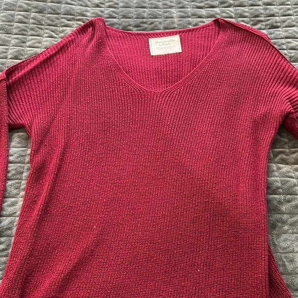 Burgundy V-neck sweater - Picture 2 of 3